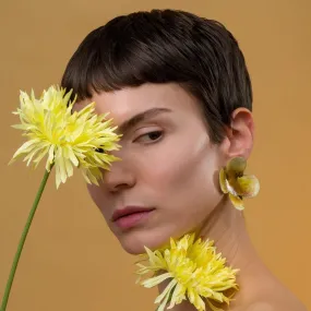 Blume earrings e2