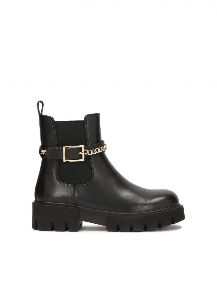 Bottes Chelsea avec ceinture décorative et chaîne