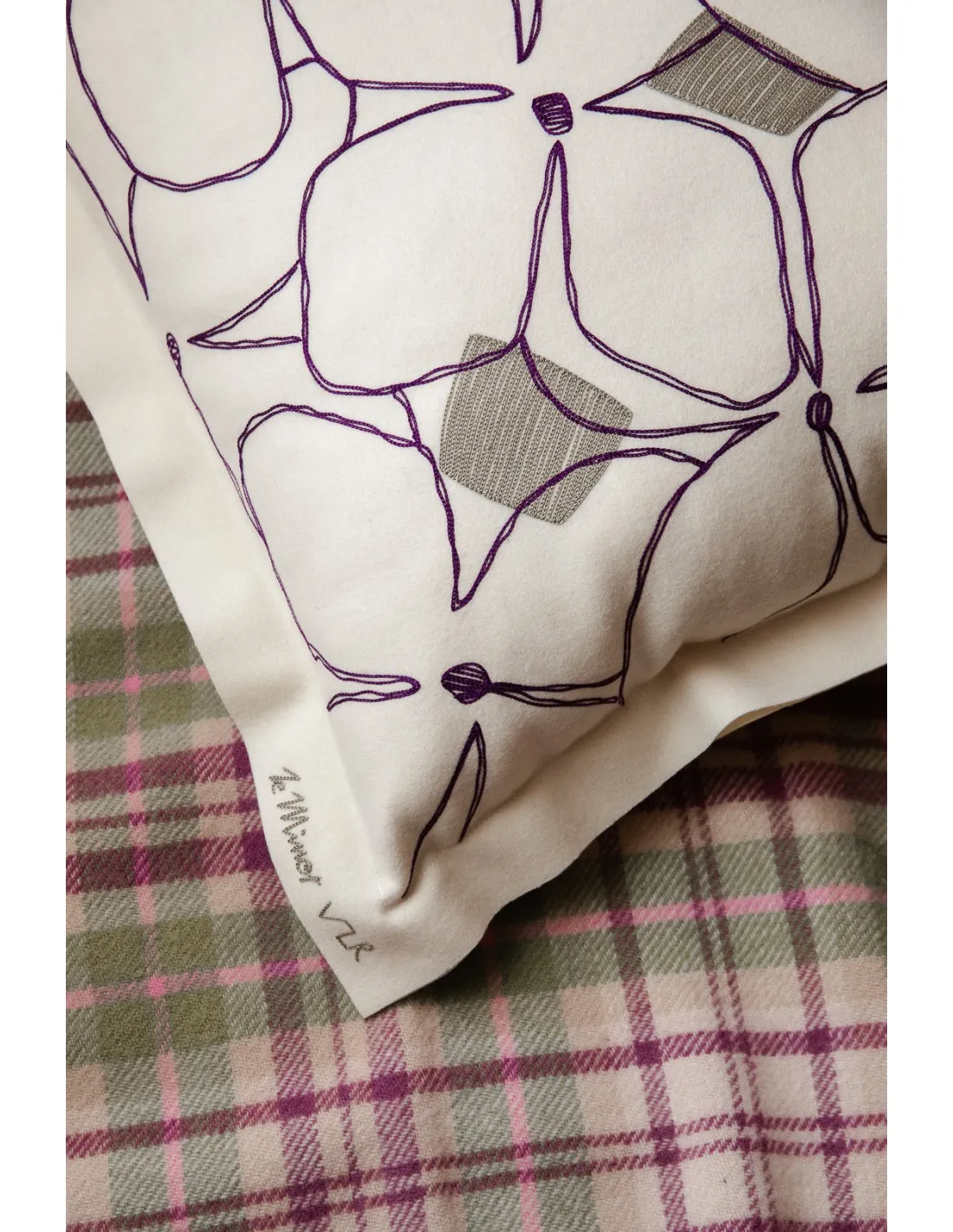 Coussin Brodé Hortensia