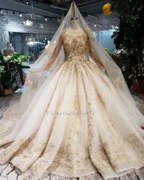Longue Boule Dentelle Manche Longue Avec La Queue Brillante Robes De Mariée Col Bateau Brodé Sequin Dorée Appliques Perlage