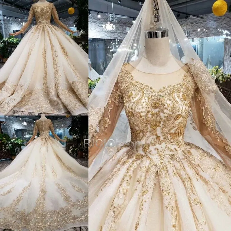 Longue Boule Dentelle Manche Longue Avec La Queue Brillante Robes De Mariée Col Bateau Brodé Sequin Dorée Appliques Perlage