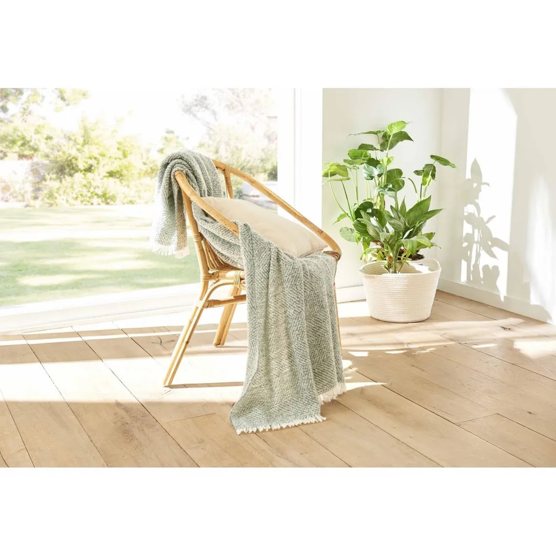 Plaid en laine alpaga motif chevrons SIENA lune bleue | 3 Suisses