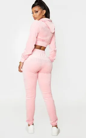 PRETTYLITTLETHING Shape Jogging skinny en velours rose cendré à strass