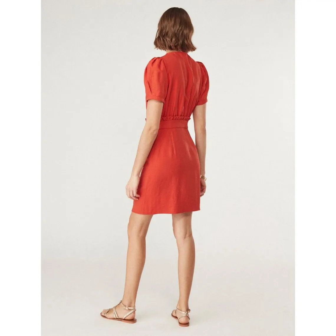 Robe courte cintrée détails boutons marron en lin | 3 Suisses