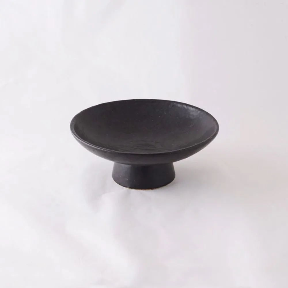 Robe footed dish
